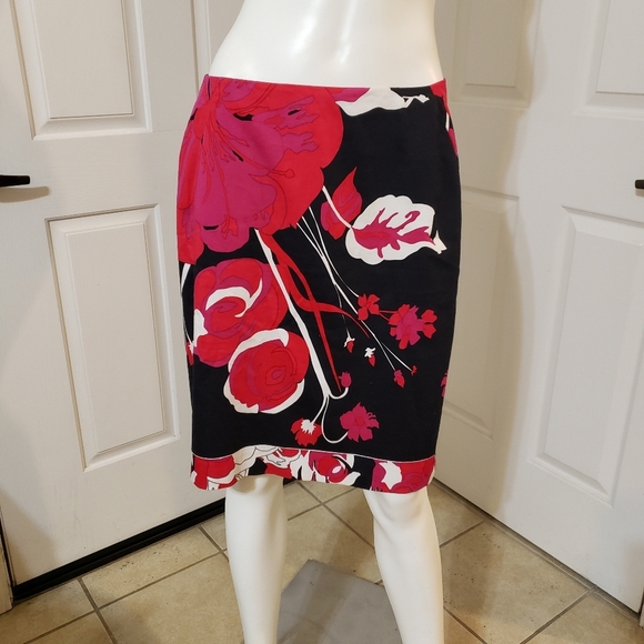 Tahari Dresses & Skirts - Tahari Elegant Black Pink Red And White Size 6